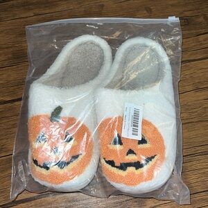 NWT Amazon Pumpkin Jack-O-Lantern Slippers- 7